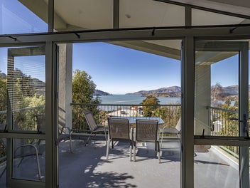 Harbour Views & Village Lifestyle