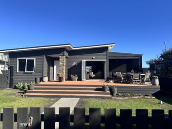Waverley Beach – Modern Home or Beach Bach