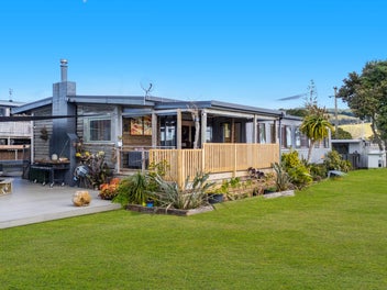 Live the Waterfront Dream!