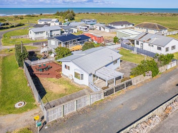 Make Waiinu Beach home
