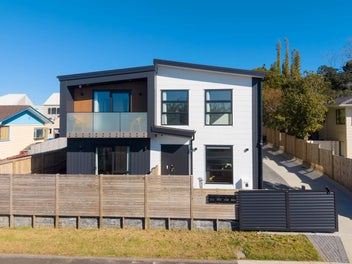 Modern Family Living in Macleans College Zone