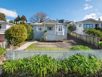 Another SOLD by Mona Lisa!