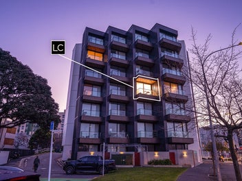 SLEEK! CHIC! MOTIVATED VENDOR! BEO $455,000