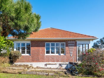 Auction TODAY! Blank Canvas. Big Potential.