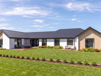 Rare 1200m² Site with Luxury Family Living