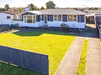 Vacant & ready to settle into for spring!