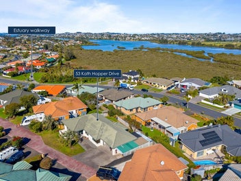 Private Orewa Living with Estuary Views