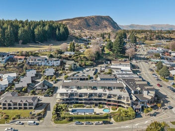 Easy Living, Exceptional Location