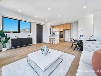 Brand New, Freestanding & Convenience Living