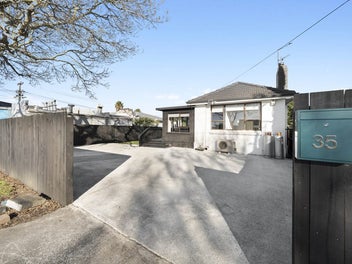 SPACIOUS 5-BEDROOM BRICK & TILE HOME