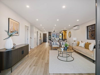 Modern Family Home in Ara Hills
