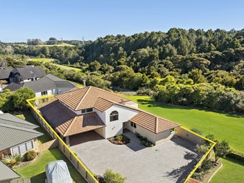 330m2 (mol) on Totara Park!