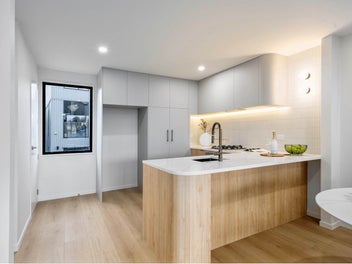 Rangi Zone + Standalone house with Seaview