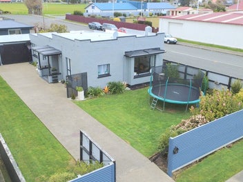 Family living in a great location!
