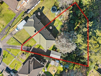 Renovator's opportunity on a rare 929sqm section