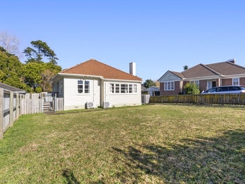 Character weatherboard home on 991sqm in Otahuhu