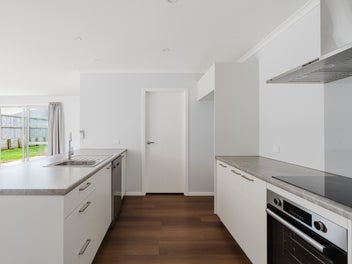Stylish, Easy & Near New