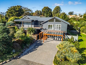 ELEVATED SUNNY NORTH FACING & LOW MAINTENANCE