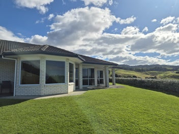 Fabulous Coastal Home or Holiday Retreat!