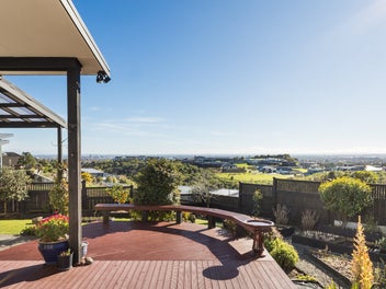 Fitzherbert - Fantastic Family Living!