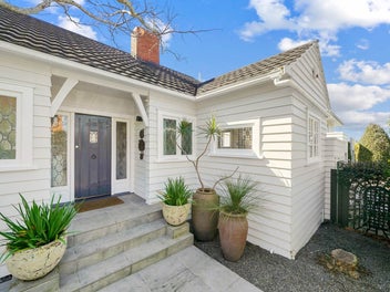 Charming Parnell Bungalow on Full Site
