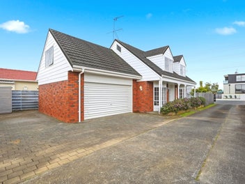 Family Home, Convenient Living