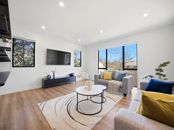 Builder’s Family Home – As Good As New