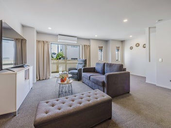 Stylish Three-Level Townhouse in Three Kings