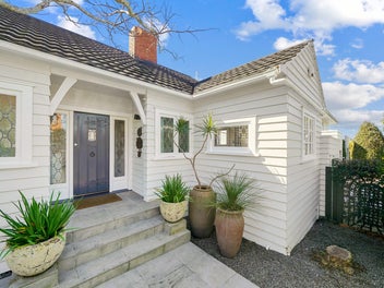 Charming Parnell Bungalow on Full Site