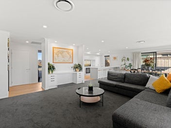 Country Outlook, Contemporary Living
