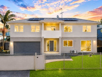 HOME & GRANNY LIVING NEAR SYLVIA PARK