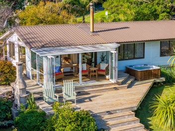 Waterfront living, the kiwi way