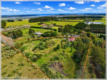 Rural Living, Just 5 Minutes From Beach & Town!