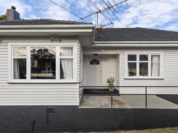 Central Johnsonville - Modern Comfort!