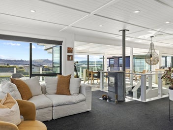 Lake views in harmony with flexible lifestyle