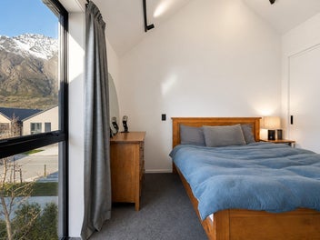 The Property Ladder Starts Here. Freehold Beauty!