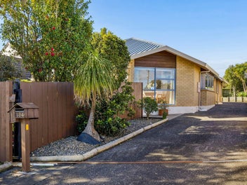 Single-Level Living on a Fabulous 673m²