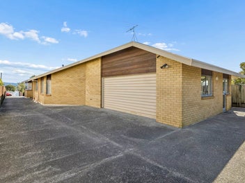 Single-Level Living on a Fabulous 673m²