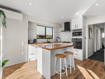 Sun-Soaked Entertainer in Broomfield