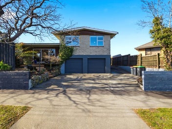 Feel Good Family Home!