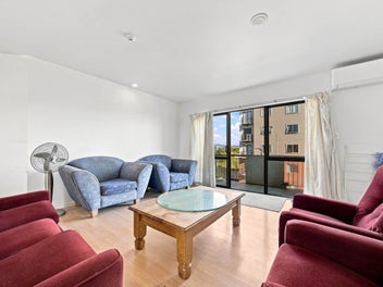 Spacious 6 Bedroom Home with Strong Rental Pot...