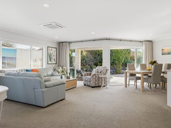 Modern Build in Popular Royal Palms