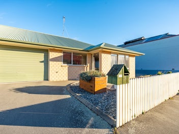 Easy-Care Living in the Heart of Parkside