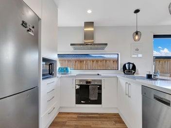 Modern, Low-Maintenance Living - Motivated Vendor