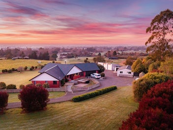 Elevated lifestyle living just minutes from town