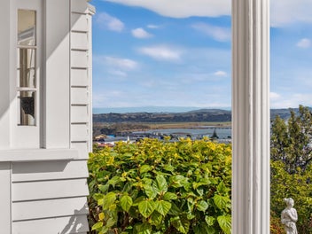 Estate Sale: Sea Views - Full Of Surprises