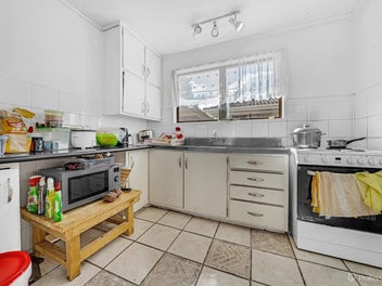 A REAL DO-UP IN PAPATOETOE