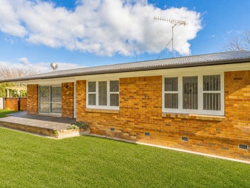 Brick Beauty & 4-Beddy Bliss