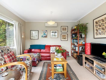 Sun Drenched 1960's Start or Downsize