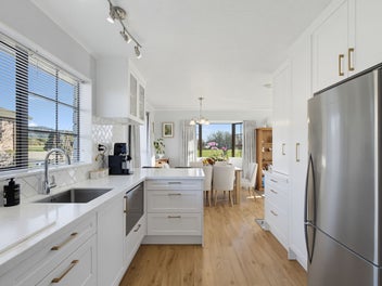 Green Views & Easy Richmond Living!